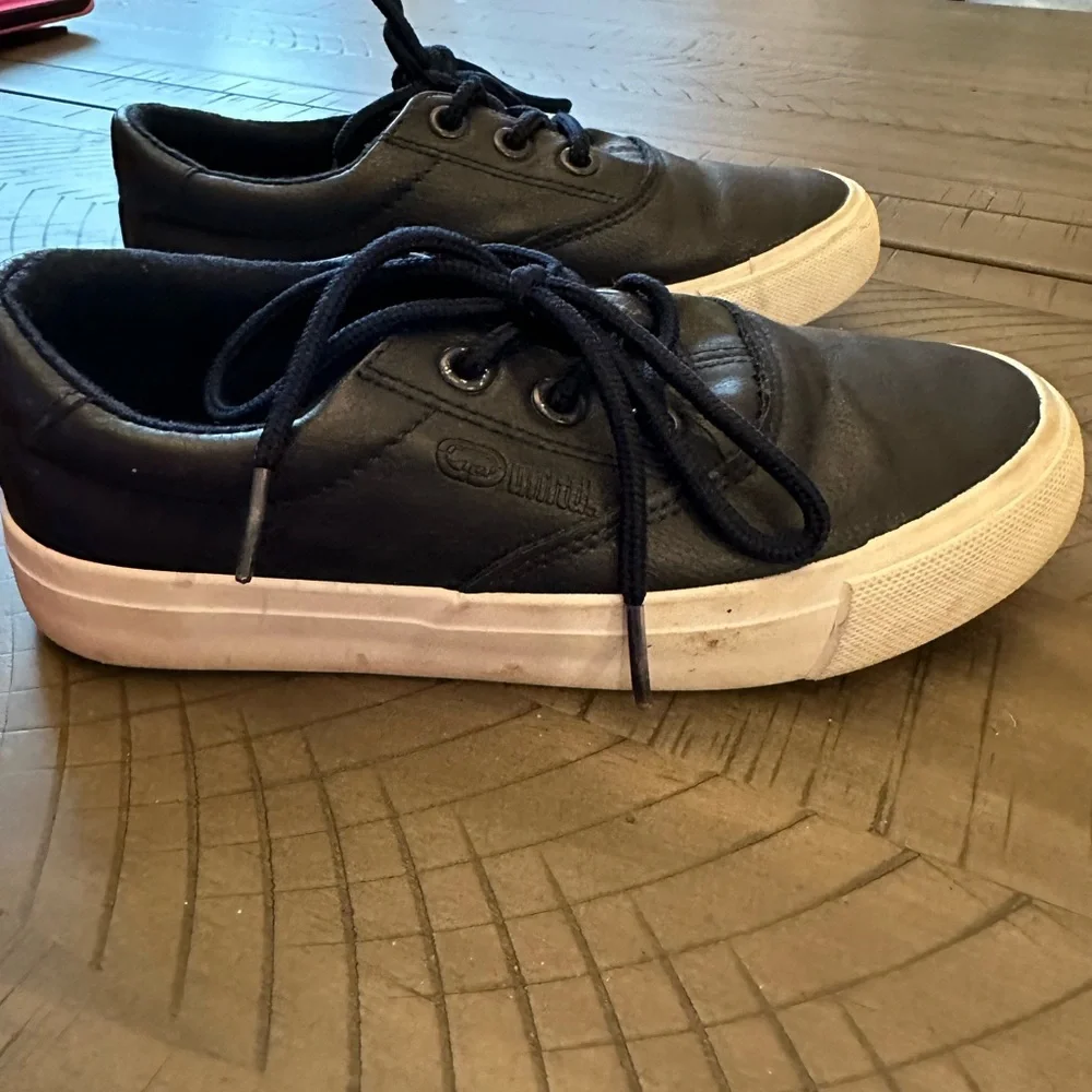 Ecko Unltd sneakers Youth 13 Navy blue  and white Dressy flats